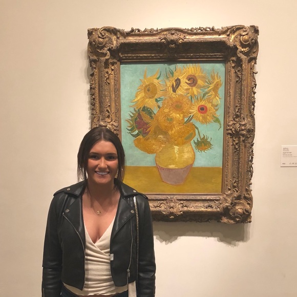 Meet your Posher, Demetria - Picture 1 of 1